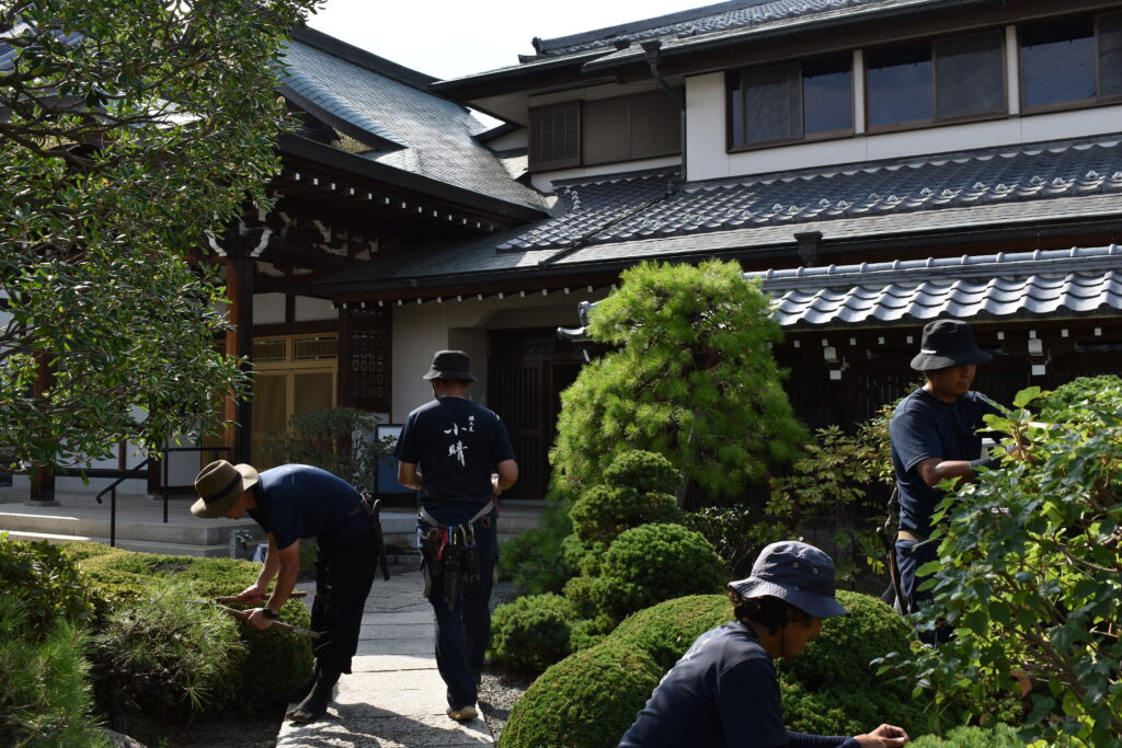 寺院　庭園管理　職人たち