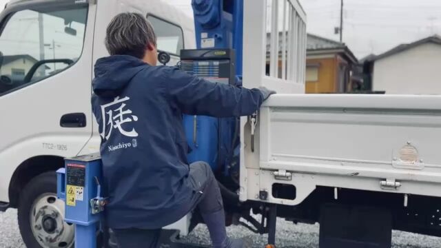 現場こなしながら、web集客や法人準備、事務所と車両契約などここ一年の中で一番忙しい毎日になってます…考えるの好きだから楽しいんだけどね。
最近Instagramも見れてないから、今さっきまで皆さんの投稿を遡ってました。笑
芝が張り終わるまで。

#植木屋　#芝　#小晴　#株式会社　#越谷市